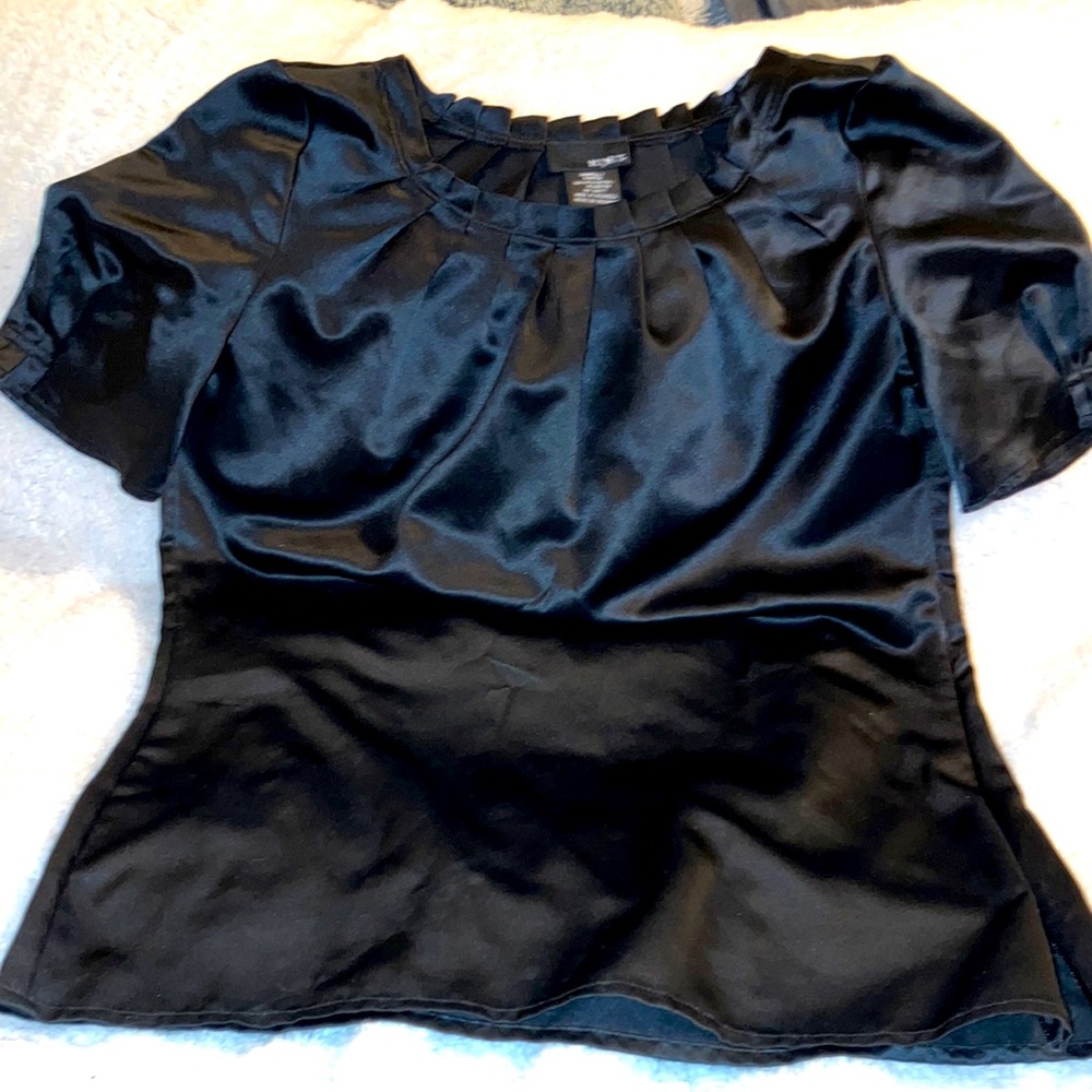 Short sleeve silky blouse .